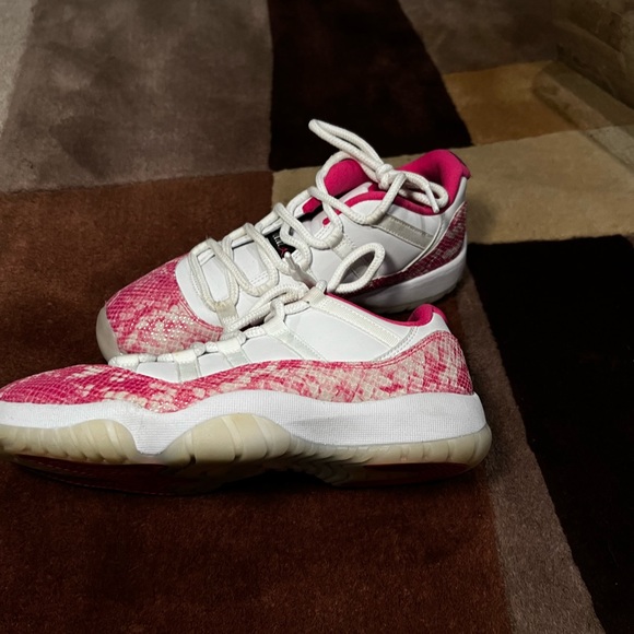 Jordan Pink Snake Skin - Picture 2 of 4
